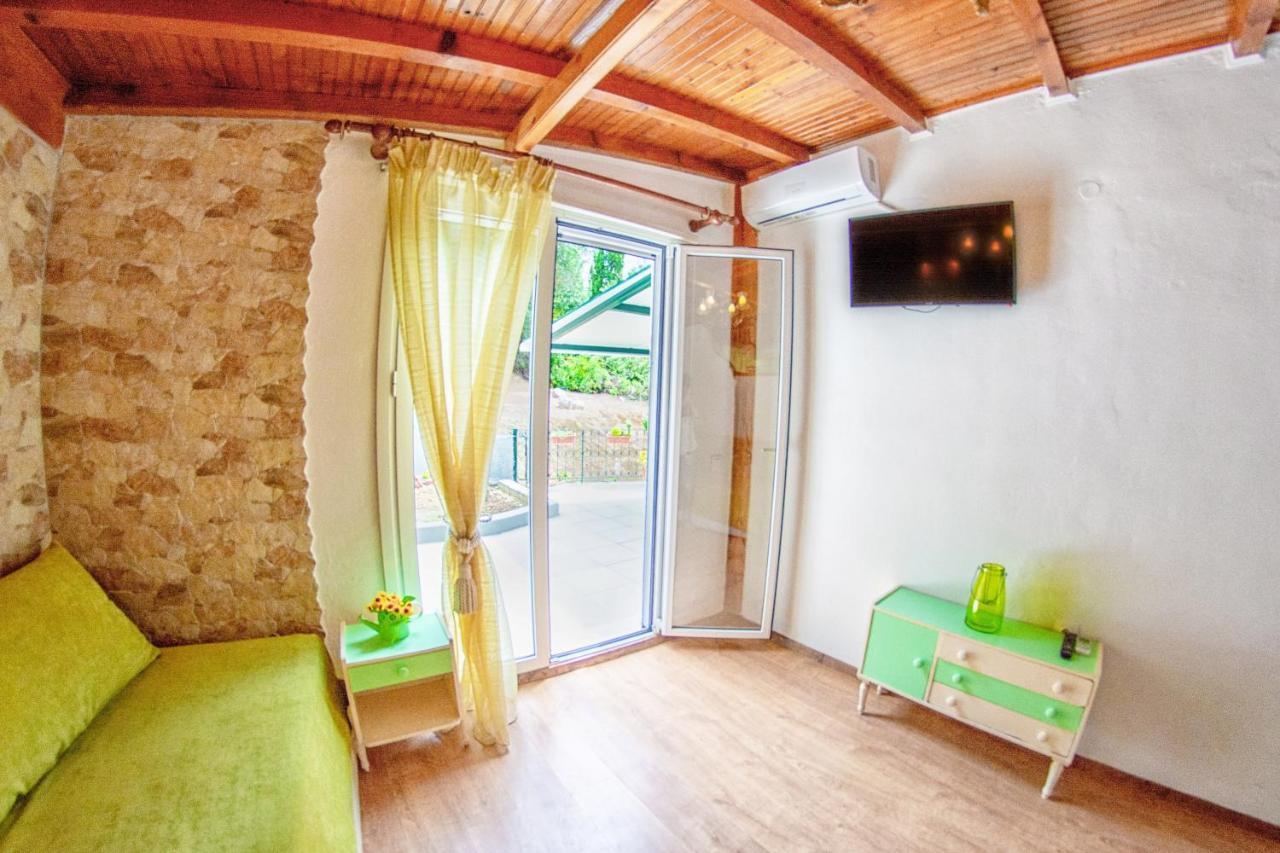 Aliki Apartments باليوكاستريتسا المظهر الخارجي الصورة